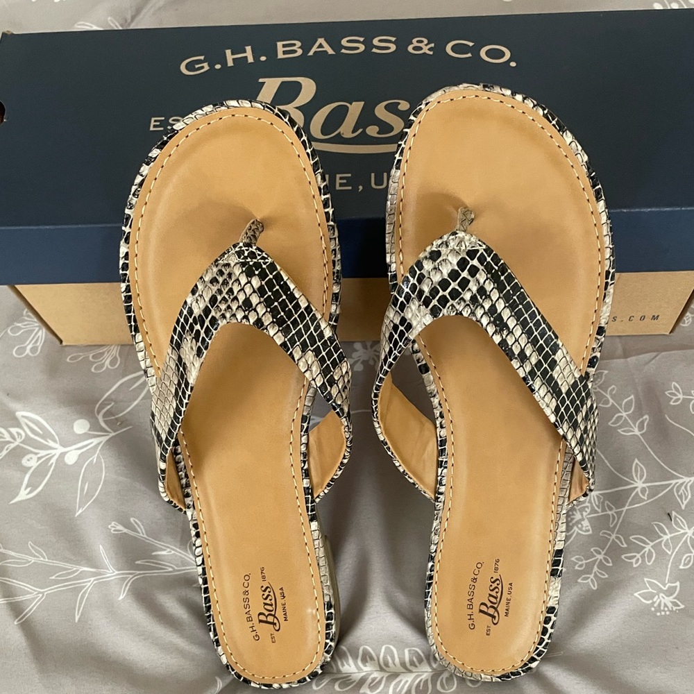 G H Bass & Co. Maine Snake 🐍 Skin Print Leather Thong Sandals 🩴